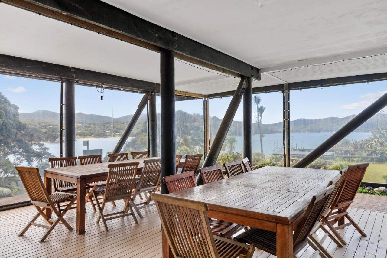 Tipi And Bobs Waterfront Lodge Tryphena Экстерьер фото