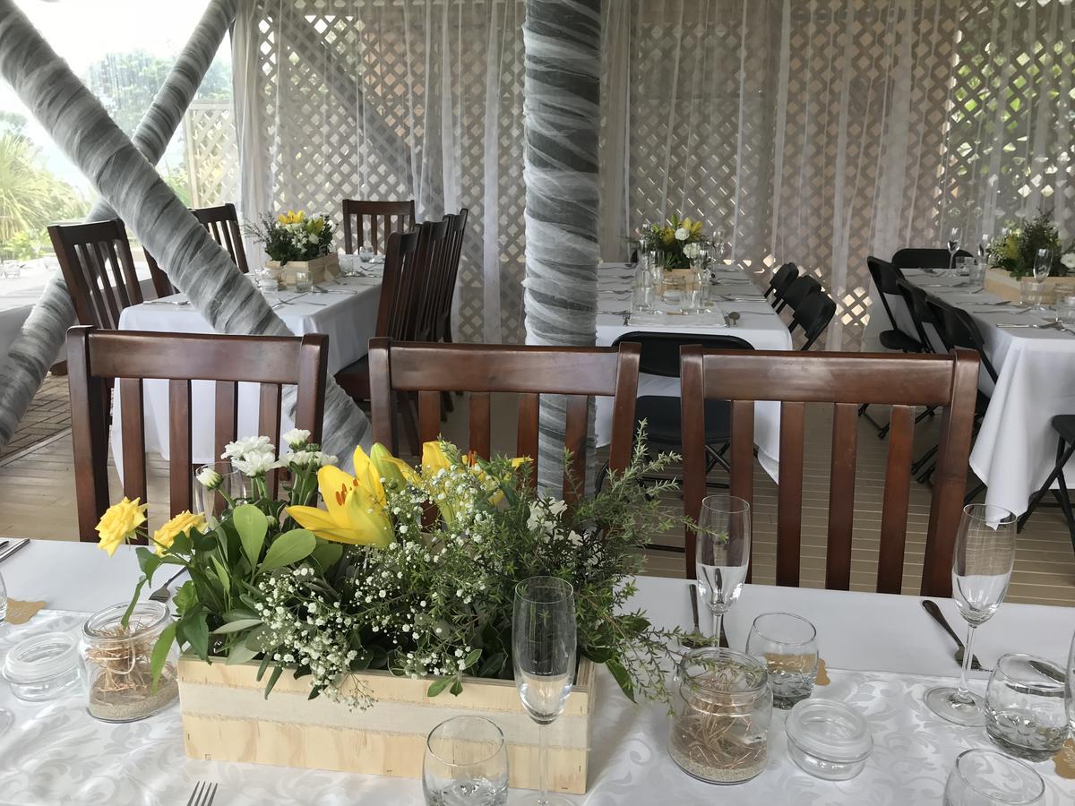 Tipi And Bobs Waterfront Lodge Tryphena Экстерьер фото