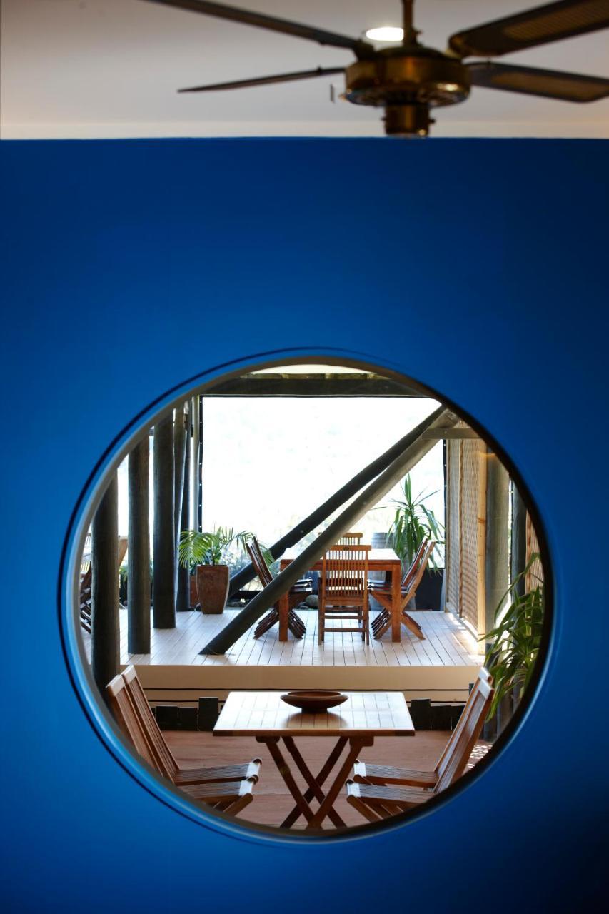Tipi And Bobs Waterfront Lodge Tryphena Экстерьер фото